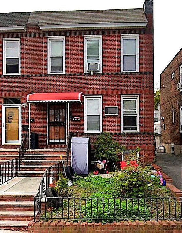 29-06 200th St, Bayside, NY 11360