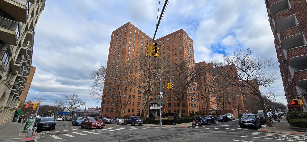 99-05 63rd Dr #3O, Rego Park, NY 11374